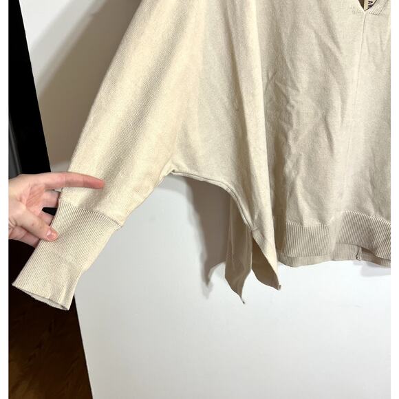 NWT Coco + Carmen Cream V Neck Sweater - Picture 2 of 6
